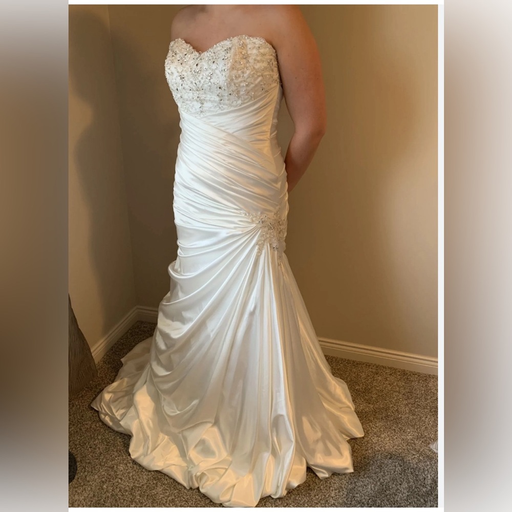 Demetrios style GR233. Size 14. Color: Ivory